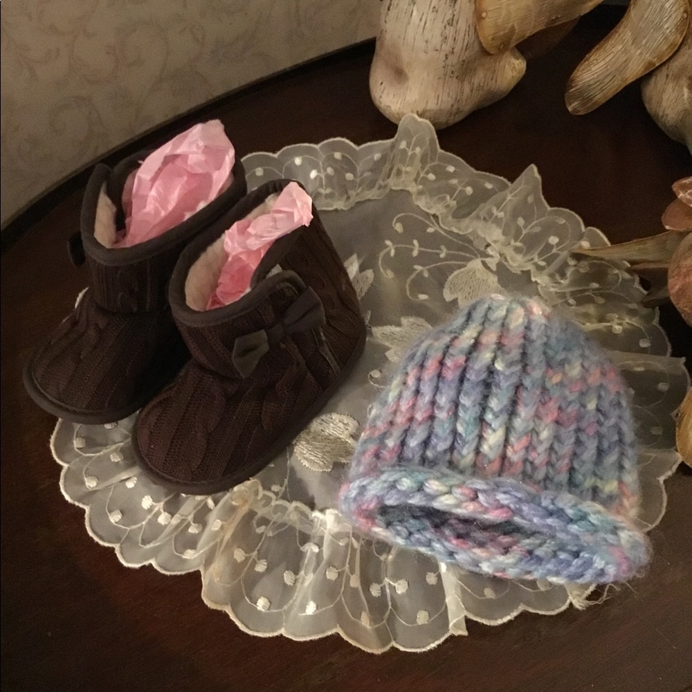 🌟Baby booties and handmade hat 🍃🍃